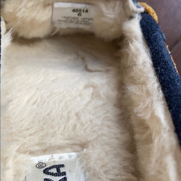 Minnetonka boys slippers size 6 - Picture 3 of 4